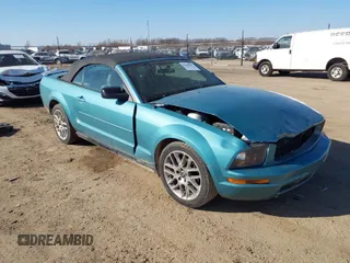 2008 Ford Mustang Deluxe with VIN 1ZVHT84N785153405, listed as a IAAI auction lot 41800507 with 141,496 mi miles and . Bid and sale history available at carsss.com. Image 1.