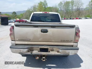 2005 Chevrolet Silverado 1500 Z71 with VIN 1GCEK19Z15Z192815, listed as a IAAI auction lot 42071205 with 352,883 mi miles. Bid and sale history available at carsss.com. Image 17.