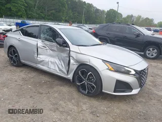 2023 Nissan Altima SR z VIN 1N4BL4CV5PN396542, wystawiony jako IAAI lot #42124143 z przebiegiem 36 013 mil mil oraz . Historia ofert i sprzedaży dostępna na DreamBid. Obrazek 1.