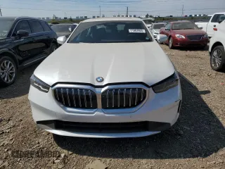 2024 BMW 5 Series 530i xDrive с VIN WBA53FJ00RCP20115, выставлен на аукционе Copart как лот 71083904 с пробегом 2 043 миль миль и Списание • Salvage title. История ставок и продаж доступна на DreamBid. Изображение 5.