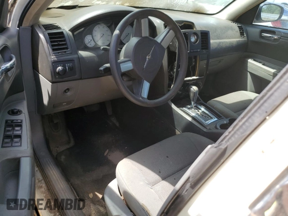 2005 Chrysler 300 300 z VIN 2C3JA43RX5H664428, wystawiony jako Copart lot #53851555 z przebiegiem Nie podano mil oraz Szkoda całkowita • Salvage title. Historia ofert i sprzedaży dostępna na DreamBid. Obrazek 8.