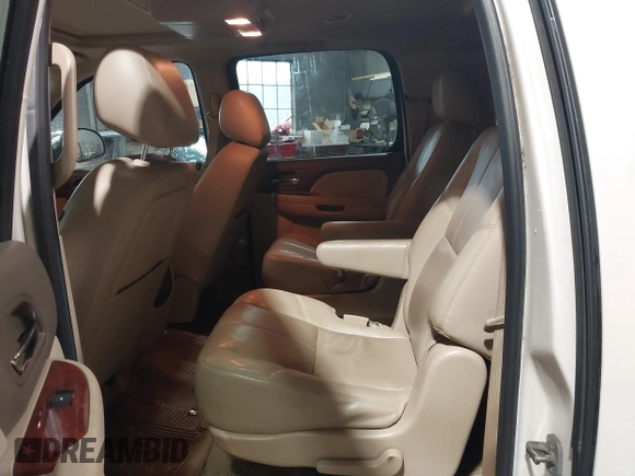2013 GMC Yukon XL SLT with VIN 1GKS2KE76DR370332, listed as a IAAI auction lot 41646274 with 171,759 mi miles. Bid and sale history available at carsss.com. Image 8.