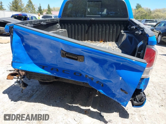 2020 Toyota Tacoma SR5 z VIN 3TMCZ5AN5LM337632, wystawiony jako IAAI lot #42203628 z przebiegiem 39 831 mil mil oraz . Historia ofert i sprzedaży dostępna na DreamBid. Obrazek 6.
