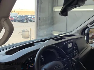 2020 Ford Transit Cargo z VIN 1FTBR1XG3LKB79165, wystawiony jako IAAI lot #42763042 z przebiegiem 140 992 mil mil oraz . Historia ofert i sprzedaży dostępna na DreamBid. Obrazek 14.