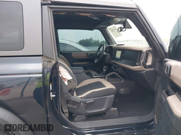 2021 Ford Bronco z VIN 1FMDE5AP1MLA69419, wystawiony jako IAAI lot #42276822 z przebiegiem 29 734 mil mil oraz . Historia ofert i sprzedaży dostępna na DreamBid. Obrazek 5.