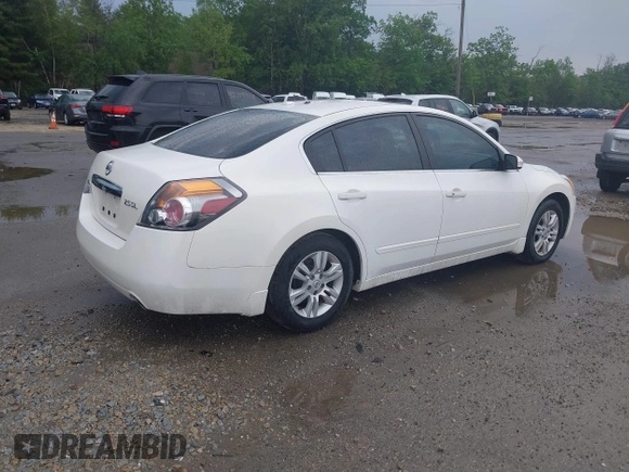 2012 Nissan Altima S z VIN 1N4AL2AP7CN402162, wystawiony jako IAAI lot #42441621 z przebiegiem 121 760 mil mil oraz . Historia ofert i sprzedaży dostępna na DreamBid. Obrazek 4.