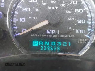 2001 Chevrolet Suburban LS with VIN 3GNGK26U11G231007, listed as a IAAI auction lot 41452238 with 339,628 mi miles. Bid and sale history available at carsss.com. Image 15.
