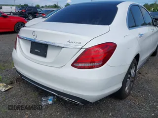 2015 Mercedes-Benz C 300 Luxury z VIN 55SWF4KB0FU010485, wystawiony jako IAAI lot #42773611 z przebiegiem 91 343 mil mil oraz . Historia ofert i sprzedaży dostępna na DreamBid. Obrazek 6.