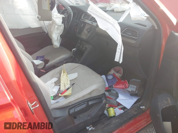 2018 Volkswagen Tiguan SEL z VIN 3VV3B7AX1JM208075, wystawiony jako IAAI lot #42651678 z przebiegiem Nie podano mil oraz . Historia ofert i sprzedaży dostępna na DreamBid. Obrazek 5.