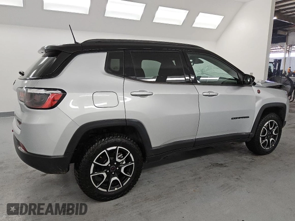 2025 Jeep Compass Trailhawk с VIN 3C4NJDDN4ST523821, выставлен на аукционе Copart как лот 61833225 с пробегом 22 208 миль миль и Чистый • Clean title. История ставок и продаж доступна на DreamBid. Изображение 3.