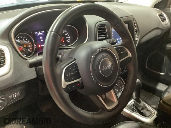 2019 Jeep Compass Latitude z VIN 3C4NJDBB1KT639096, wystawiony jako IAAI lot #42597978 z przebiegiem 110 803 mil mil oraz . Historia ofert i sprzedaży dostępna na DreamBid. Obrazek 23.
