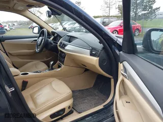 2015 BMW X1 xDrive28i with VIN WBAVL1C56FVY27567, listed as a IAAI auction lot 42047505 with 160,013 mi miles. Bid and sale history available at carsss.com. Image 5.