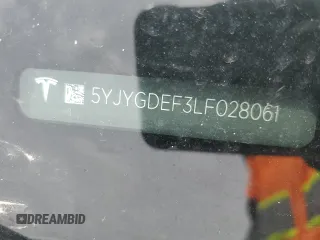 2020 Tesla Model Y Long Range z VIN 5YJYGDEF3LF028061, wystawiony jako Copart lot #57493175 z przebiegiem Nie podano mil oraz Czysty tytuł • Clean title. Historia ofert i sprzedaży dostępna na DreamBid. Obrazek 12.