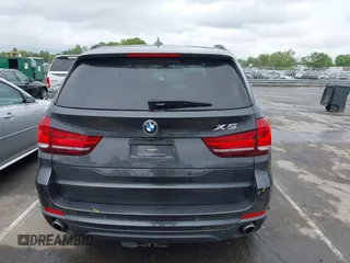 2015 BMW X5 xDrive35i z VIN 5UXKR0C59F0K55226, wystawiony jako IAAI lot #41952931 z przebiegiem 156 655 mil mil oraz . Historia ofert i sprzedaży dostępna na DreamBid. Obrazek 16.