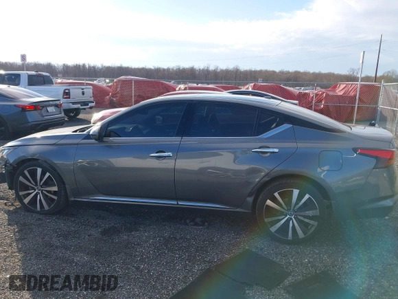 2019 Nissan Altima 2.5 Platinum with VIN 1N4BL4FW1KC174475, listed as a IAAI auction lot 41231692 with 93,048 mi miles. Bid and sale history available at carsss.com. Image 15.