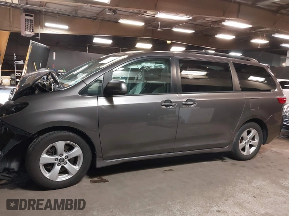 2020 Toyota Sienna LE Auto Access Seat with VIN 5TDKZ3DC5LS048096, listed as a IAAI auction lot 41821689 with 39,158 mi miles. Bid and sale history available at carsss.com. Image 14.