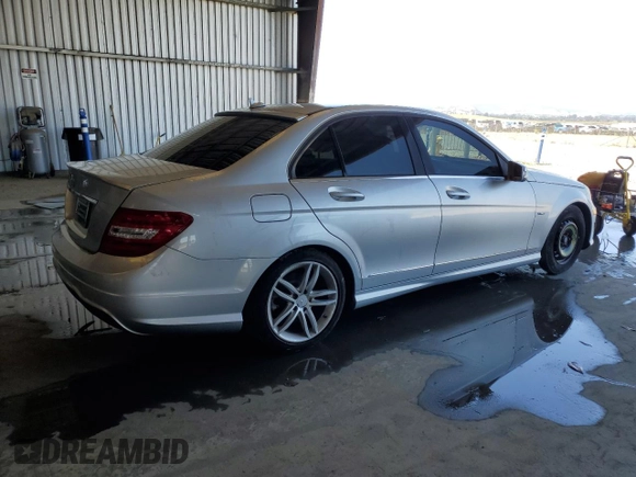 2012 Mercedes-Benz C 250 Sport с VIN WDDGF4HBXCR221640, выставлен на аукционе Copart как лот 62794345 с пробегом 85 561 миль миль и Чистый • Clean title. История ставок и продаж доступна на DreamBid. Изображение 3.
