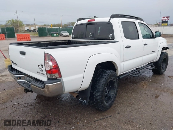 2014 Toyota Tacoma with VIN 3TMLU4EN8EM139665, listed as a IAAI auction lot 41925143 with 190,690 mi miles and . Bid and sale history available at DreamBid. Image 4.