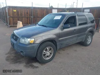 2006 Ford Escape XLT with VIN 1FMYU93126KC04632, listed as a IAAI auction lot 41912068 with 133,216 mi miles. Bid and sale history available at carsss.com. Image 2.