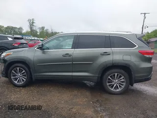 2018 Toyota Highlander SE with VIN 5TDJZRFH1JS867420, listed as a IAAI auction lot 42162279 with 58,504 mi miles and . Bid and sale history available at DreamBid. Image 15.