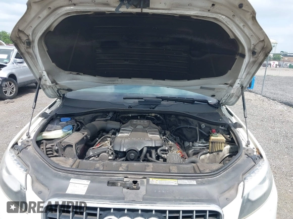 2015 Audi Q7 Premium Plus with VIN WA1LGBFE1FD004786, listed as a IAAI auction lot 42726311 with 245,611 mi miles and . Bid and sale history available at DreamBid. Image 10.