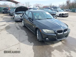 2011 BMW 3 Series 328i xDrive z VIN WBAPK7G55BNN87270, wystawiony jako IAAI lot #41907780 z przebiegiem 168 844 mil mil oraz . Historia ofert i sprzedaży dostępna na DreamBid. Obrazek 1.
