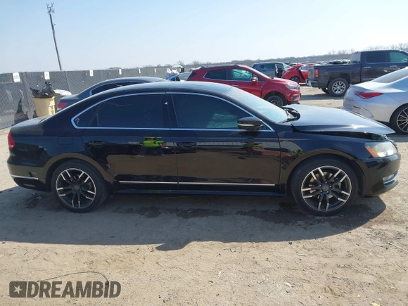 2015 Volkswagen Passat SEL Premium z VIN 1VWCV7A30FC024271, wystawiony jako IAAI lot #41788754 z przebiegiem 108 278 mil mil oraz . Historia ofert i sprzedaży dostępna na DreamBid. Obrazek 13.