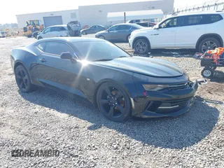2017 Chevrolet Camaro 2LT z VIN 1G1FD1RSXH0141137, wystawiony jako IAAI lot #41835099 z przebiegiem 102 209 mil mil oraz . Historia ofert i sprzedaży dostępna na DreamBid. Obrazek 1.