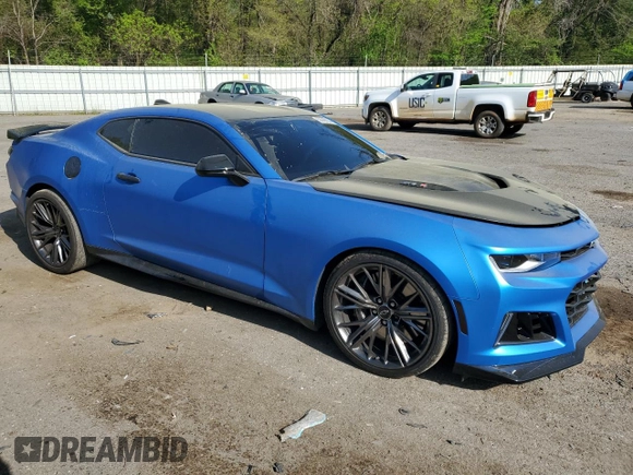 2023 Chevrolet Camaro ZL1 z VIN 1G1FK1R64P0157342, wystawiony jako Copart lot #50989355 z przebiegiem 4114 mil mil oraz Szkody całkowita. Historia ofert i sprzedaży dostępna na DreamBid. Obrazek 4.