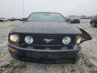 2006 Ford Mustang GT Deluxe z VIN 1ZVHT82H265242972, wystawiony jako Copart lot #55833205 z przebiegiem 53 375 mil mil oraz Szkoda całkowita • Salvage title. Historia ofert i sprzedaży dostępna na DreamBid. Obrazek 5.