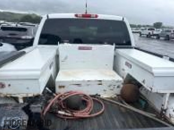 2011 GMC Sierra 2500HD Work Truck z VIN 1GT22ZCGXBZ435266, wystawiony jako IAAI lot #42532692 z przebiegiem 222 069 mil mil oraz . Historia ofert i sprzedaży dostępna na DreamBid. Obrazek 10.