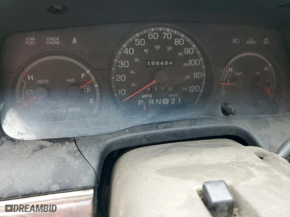 2000 Ford Crown Victoria with VIN 2FAFP73W9YX211814, listed as a Copart auction lot 83320894 with 199,484 mi miles and Non Repairable. Bid and sale history available at carsss.com. Image 9.