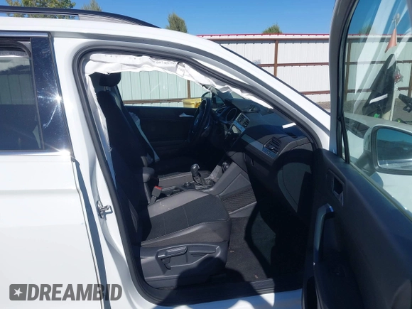 2020 Volkswagen Tiguan SE with VIN 3VV2B7AXXLM053170, listed as a IAAI auction lot 42203372 with 112,794 mi miles and . Bid and sale history available at DreamBid. Image 5.