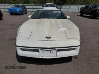 1990 Chevrolet Corvette z VIN 1G1YY2382L5115420, wystawiony jako Copart lot #57966615 z przebiegiem Nie podano mil oraz Tytuł czysty. Historia ofert i sprzedaży dostępna na DreamBid. Obrazek 5.