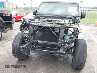 2020 Jeep Gladiator Sport S с VIN 1C6HJTAG8LL122726, выставлен на аукционе IAAI как лот 41886929 с пробегом 82 473 миль миль и . История ставок и продаж доступна на DreamBid. Изображение 6.