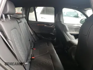 2022 BMW X3 M z VIN 5YM13EC0XN9M66145, wystawiony jako Copart lot #39769893 z przebiegiem 1682 mil mil oraz . Historia ofert i sprzedaży dostępna na DreamBid. Obrazek 11.
