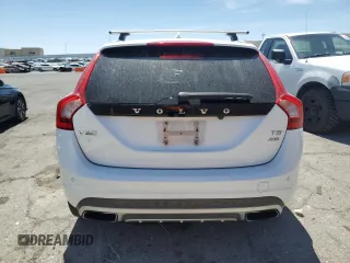 2015 Volvo V60 T5 z VIN YV4612HK7F1001283, wystawiony jako Copart lot #54272035 z przebiegiem Nie podano mil oraz Szkody całkowita. Historia ofert i sprzedaży dostępna na DreamBid. Obrazek 6.