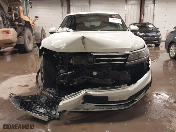 2020 Volkswagen Tiguan SEL Premium R-Line with VIN 3VV4B7AX5LM145862, listed as a IAAI auction lot 41414108 with 37,503 mi miles. Bid and sale history available at carsss.com. Image 12.
