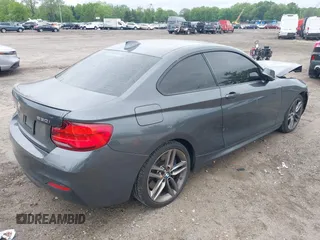 2018 BMW 2 Series 230i xDrive с VIN WBA2J3C5XJVD48472, выставлен на аукционе IAAI как лот 42260536 с пробегом 78 775 миль миль и . История ставок и продаж доступна на DreamBid. Изображение 4.