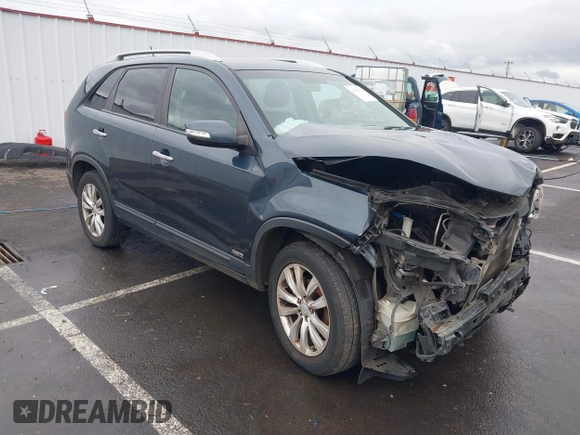 2011 Kia Sorento LX with VIN 5XYKTDA2XBG078239, listed as a IAAI auction lot 41474123 with 198,978 mi miles. Bid and sale history available at carsss.com. Image 1.