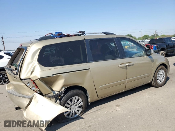 2011 Kia Sedona LX with VIN KNDMG4C71B6393083, listed as a Copart auction lot 63269004 with 136,601 mi miles and Salvage Title. Bid and sale history available at carsss.com. Image 3.