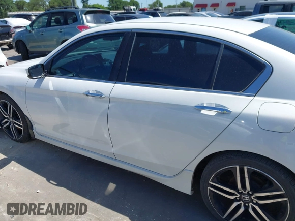 2016 Honda Accord Sport z VIN 1HGCR2F53GA040094, wystawiony jako IAAI lot #42223714 z przebiegiem 301 878 mil mil oraz . Historia ofert i sprzedaży dostępna na DreamBid. Obrazek 14.