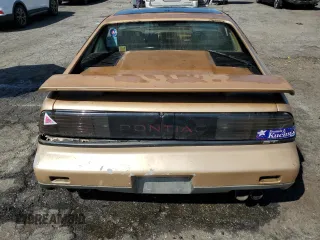 1987 Pontiac Fiero GT z VIN 1G2PG1194HP216891, wystawiony jako Copart lot #72103234 z przebiegiem 55 013 mil mil oraz Tytuł czysty. Historia ofert i sprzedaży dostępna na DreamBid. Obrazek 10.