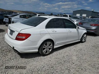 2013 Mercedes-Benz C 300 Sport z VIN WDDGF8AB1DR286864, wystawiony jako Copart lot #62366405 z przebiegiem 107 546 mil mil oraz Szkoda całkowita • Salvage title. Historia ofert i sprzedaży dostępna na DreamBid. Obrazek 3.