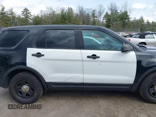 2013 Ford Utility Police Interceptor with VIN 1FM5K8AR3DGC20995, listed as a IAAI auction lot 42041125 with 199,419 mi miles. Bid and sale history available at carsss.com. Image 14.