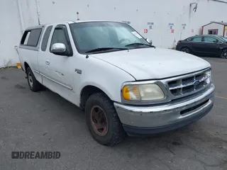 1998 Ford F-150 z VIN 2FTZX1724WCA05476, wystawiony jako IAAI lot #42522072 z przebiegiem 230 341 mil mil oraz . Historia ofert i sprzedaży dostępna na DreamBid. Obrazek 1.