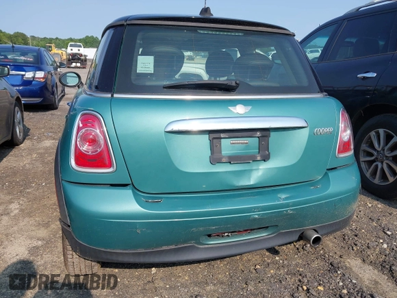 2012 MINI Hardtop with VIN WMWSU3C58CT185467, listed as a IAAI auction lot 42400558 with 303,230 mi miles and . Bid and sale history available at DreamBid. Image 6.