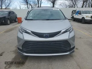 2021 Toyota Sienna LE z VIN 5TDBRKEC2MS031556, wystawiony jako Copart lot #42641195 z przebiegiem 55 211 mil mil oraz Szkoda całkowita • Salvage title. Historia ofert i sprzedaży dostępna na DreamBid. Obrazek 5.