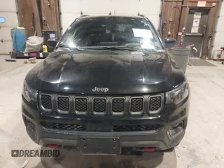 2023 Jeep Compass Trailhawk z VIN 3C4NJDDN5PT552364, wystawiony jako IAAI lot #41405314 z przebiegiem 20 823 mil mil oraz . Historia ofert i sprzedaży dostępna na DreamBid. Obrazek 13.