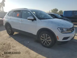 2021 Volkswagen Tiguan S z VIN 3VV1B7AX1MM155177, wystawiony jako Copart lot #70585534 z przebiegiem Nie podano mil oraz Szkoda całkowita • Salvage title. Historia ofert i sprzedaży dostępna na DreamBid. Obrazek 4.